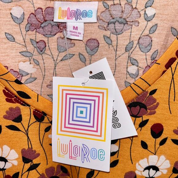 NWT LuLaRoe Iris - Medium Simply Comfortable Short Sleeve Top - Picture 2 of 11